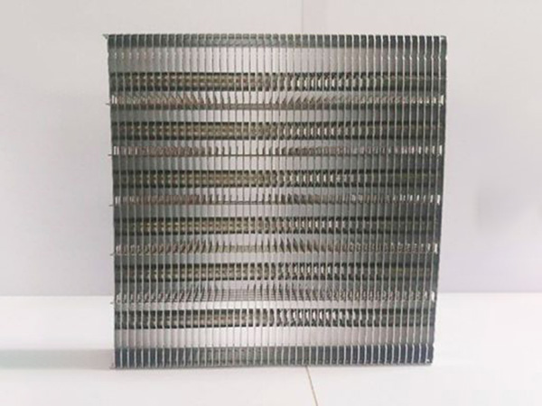 選五金模具材料的三個(gè)方面要求