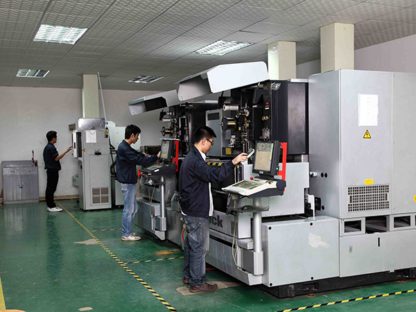 線切割加工車間